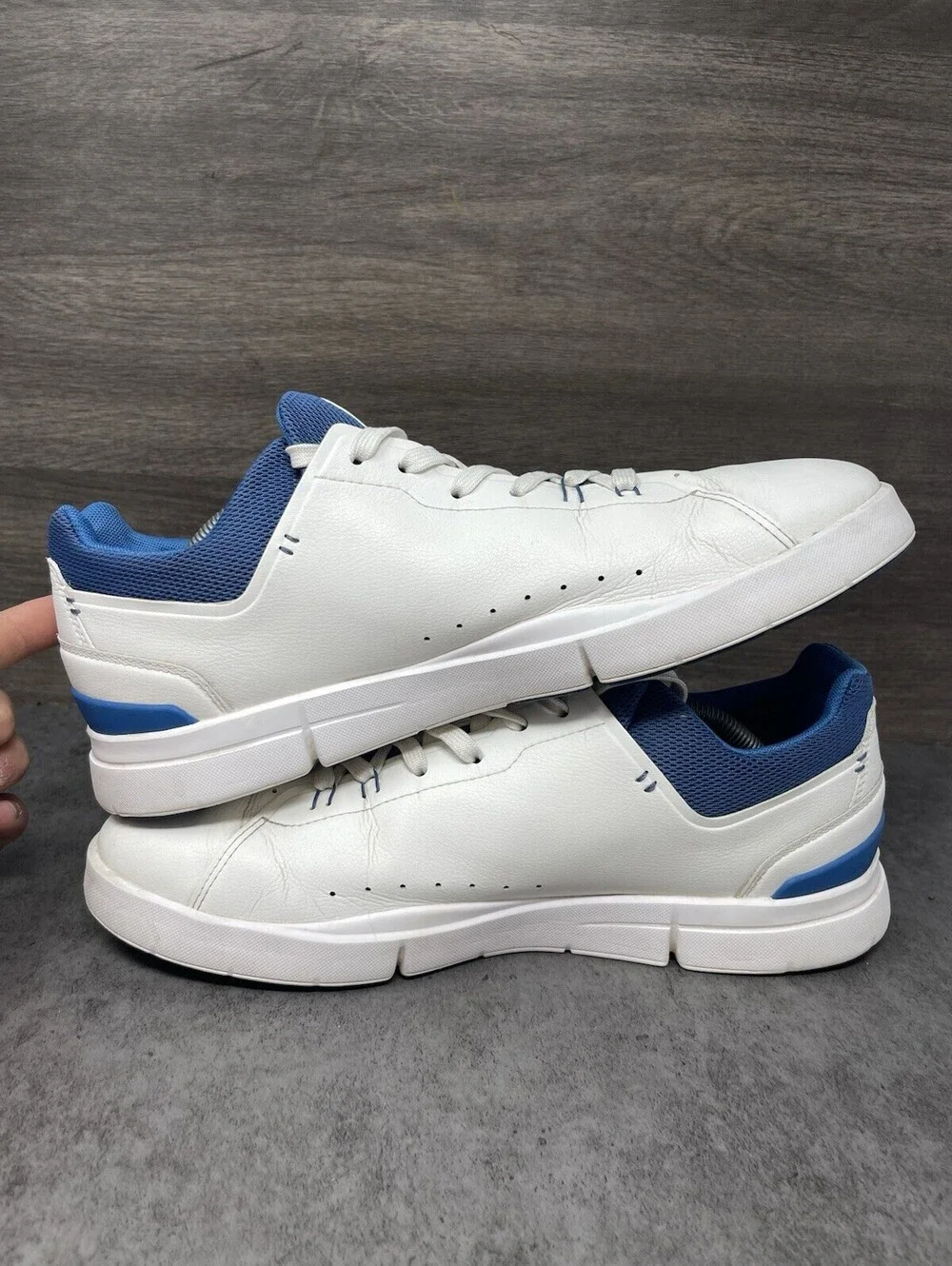 On The Roger Advantage Size 11 Mens White Blue CloudTec Tennis Sneakers